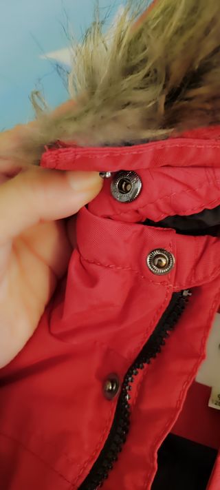 Abrigo niño rojo con capucha y pelo