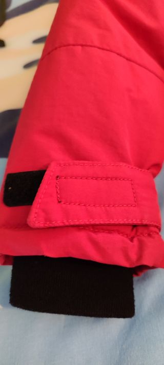 Abrigo niño rojo con capucha y pelo