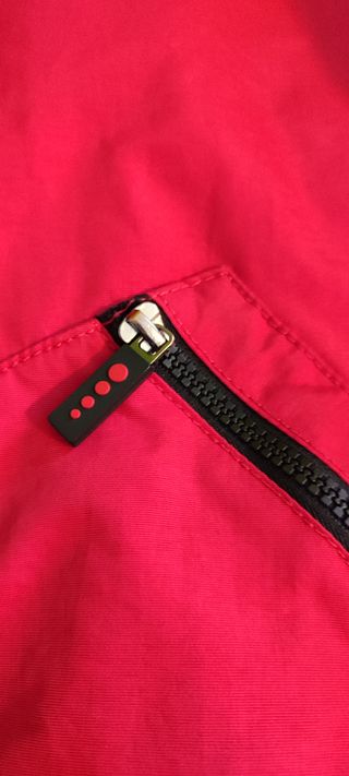 Abrigo niño rojo con capucha y pelo