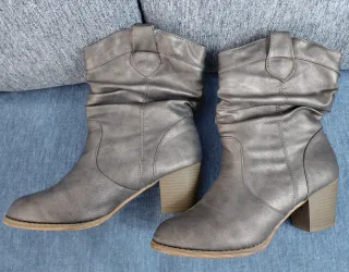 Botines camperos grises talla 38