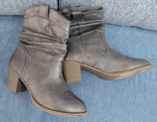 Botines camperos grises talla 38