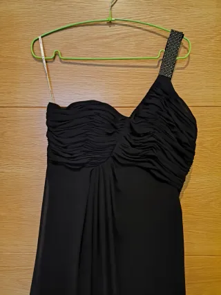 Vestido de fiesta azul marino asimétrico con chal