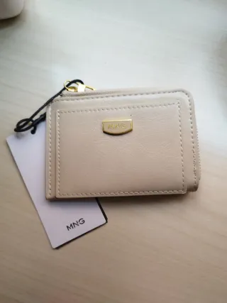 Cartera Mango Beige con Detalle Dorado