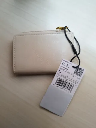 Cartera Mango Beige con Detalle Dorado