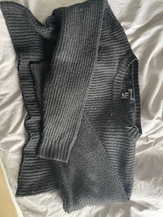 Jersey corto negro y gris