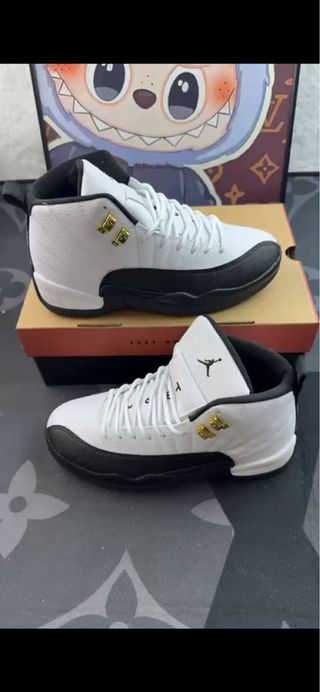 Zapatillas Jordan 12 Blancas y Negras