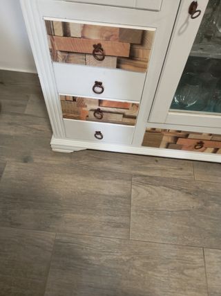 Muebles vitrinas estilo mexicano.