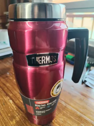 Taza términa marca Thermos color frambuesa 47cl.