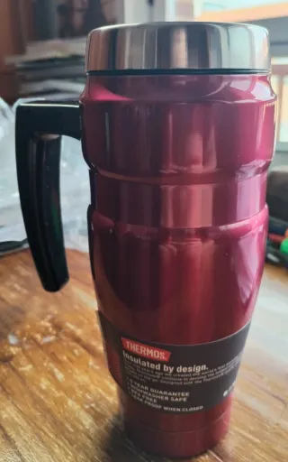 Taza términa marca Thermos color frambuesa 47cl.