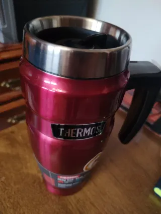 Taza términa marca Thermos color frambuesa 47cl.