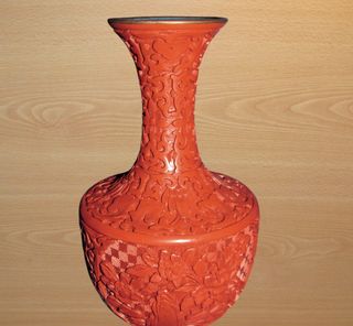 Jarrón oriental vintage chino rojo laca cinabrio