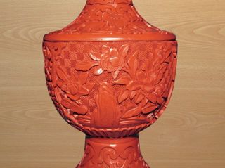 Jarrón oriental vintage chino rojo laca cinabrio