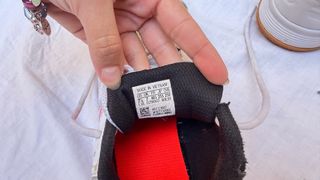 Zapatillas deportivas Adidas blancas y naranjas