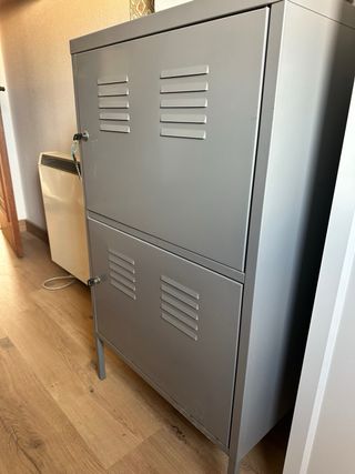 Mueble de oficina metálico gris