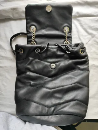 Mochila Bershka Negra y Plateada