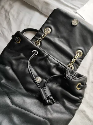 Mochila Bershka Negra y Plateada