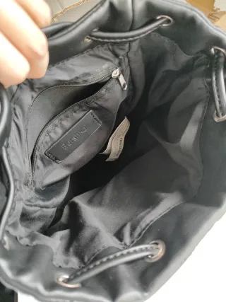 Mochila Bershka Negra y Plateada