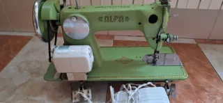 Máquina de coser Alfa verde