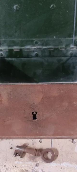 Caja caudales antigua de hierro