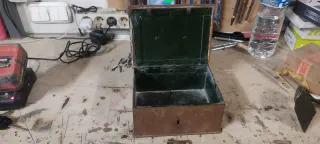 Caja caudales antigua de hierro