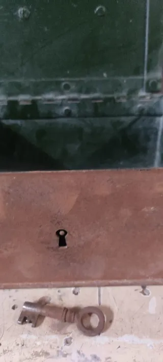 Caja caudales antigua de hierro