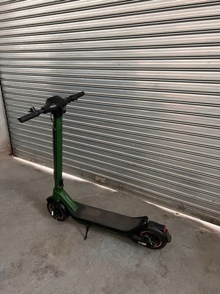 Patinete eléctrico verde