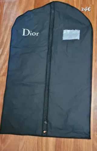 Fundas para ropa Loewe y Dior