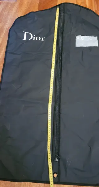 Fundas para ropa Loewe y Dior