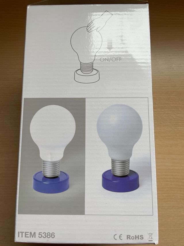 Lámpara de mesa bombilla roja y blanca