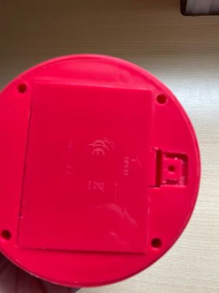 Lámpara de mesa bombilla roja y blanca