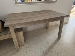 Mesa de comedor con 4 sillas