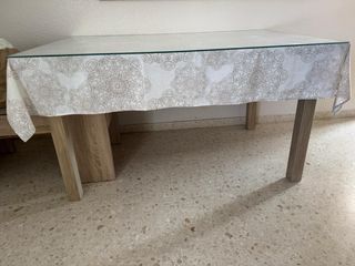 Mesa de comedor con 4 sillas