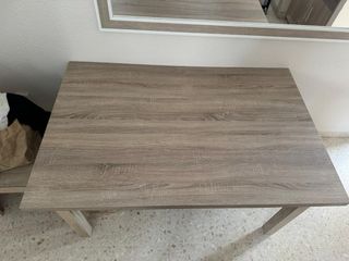 Mesa de comedor con 4 sillas