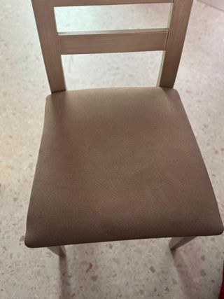 Mesa de comedor con 4 sillas