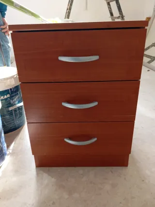 Mesita de noche de madera