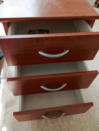 Mesita de noche de madera