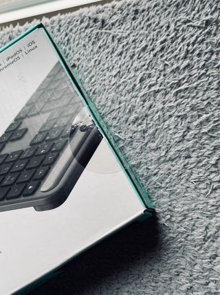 SIN ABRIR Teclado Logitech Slim Solar+ K980