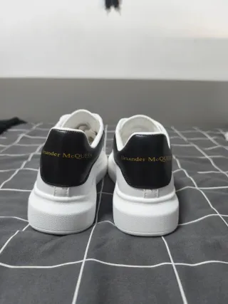 Sneakers Alexander McQueen Nere e Bianche