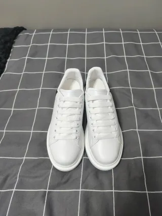 Sneakers Alexander McQueen Nere e Bianche