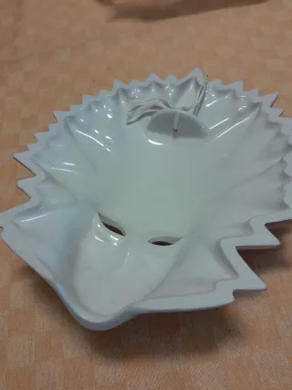 Maschera in ceramica decorata