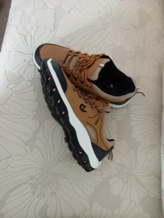 Deportivos/Tenis Marrones y Negros