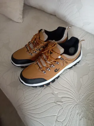 Deportivos/Tenis Marrones y Negros