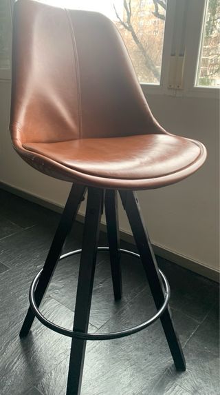 Comedor barra alta madera y 4 butacas cuero