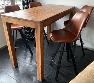 Comedor barra alta madera y 4 butacas cuero