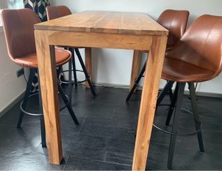 Comedor barra alta madera y 4 butacas cuero