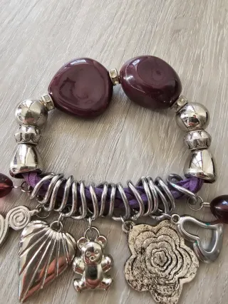 Bracciale Elastico con Pendenti Bordeaux
