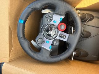 Volante Logitech PS con pedales