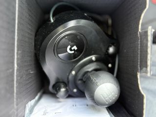 Volante Logitech PS con pedales