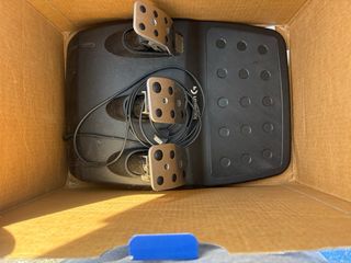 Volante Logitech PS con pedales