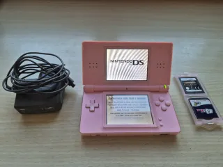 Nintendo DS Rosa + Cargador y Juegos